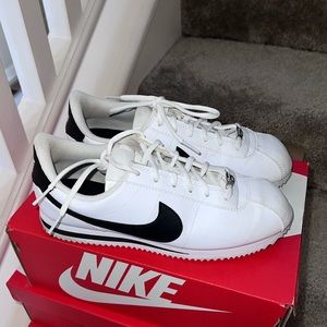 Nike Cortez “Classic Black White” 7Y/8.5W